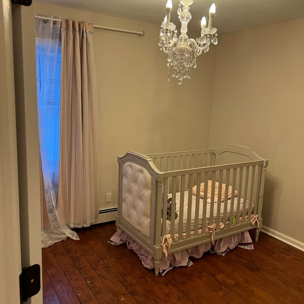 grey tufted crib